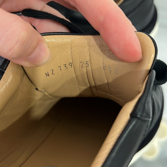 Salvatore Ferragamo low top leather sneakers, US size 8.5 - Picture 5 of 16